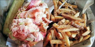 Traditional Lobster Roll with Fries