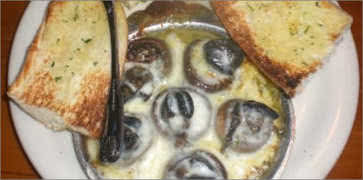 Fresh Escargot Appetizer with Garlic Bread